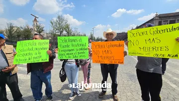 Habitantes de San Pablo Autopan exigen puente peatonal