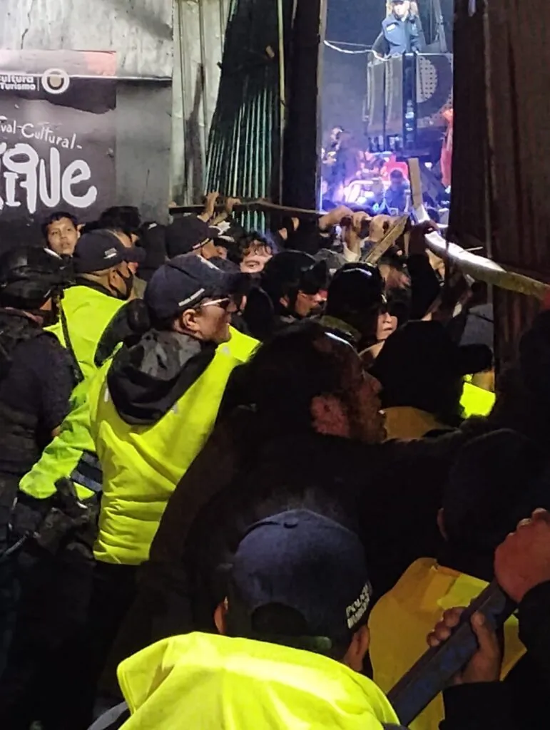 Caifanes hace vibrar a 75 mil almas en Toluca; asistentes derriban acceso de seguridad