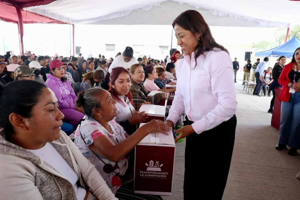 Xóchitl Flores entrega más de 1,300 canastas alimentarias en los Ejidos de Santa María