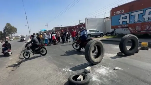 Vecinos de Chalco bloquean la Chalco-Tláhuac por falta de agua