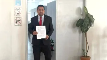 Edomex: Presentan denuncia a Oscar González Yáñez por usurpación de funciones