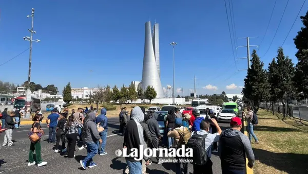 Elementos del CUSAEM bloquean Paseo Tollocan