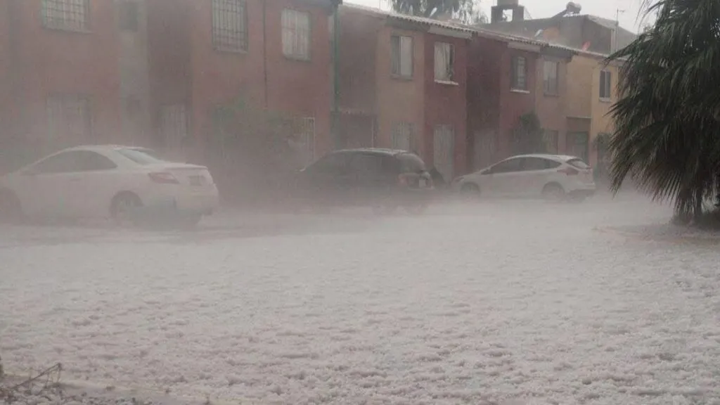 Granizada cae en Tecámac y Nextlalpan