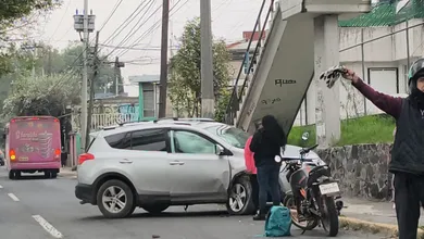 Hecho de tránsito genera alerta en avenida Isidro Fabela, en Toluca.
