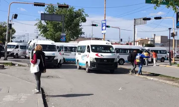 Bloqueos de transportistas paralizan vialidades y reducen servicio en Zumpango