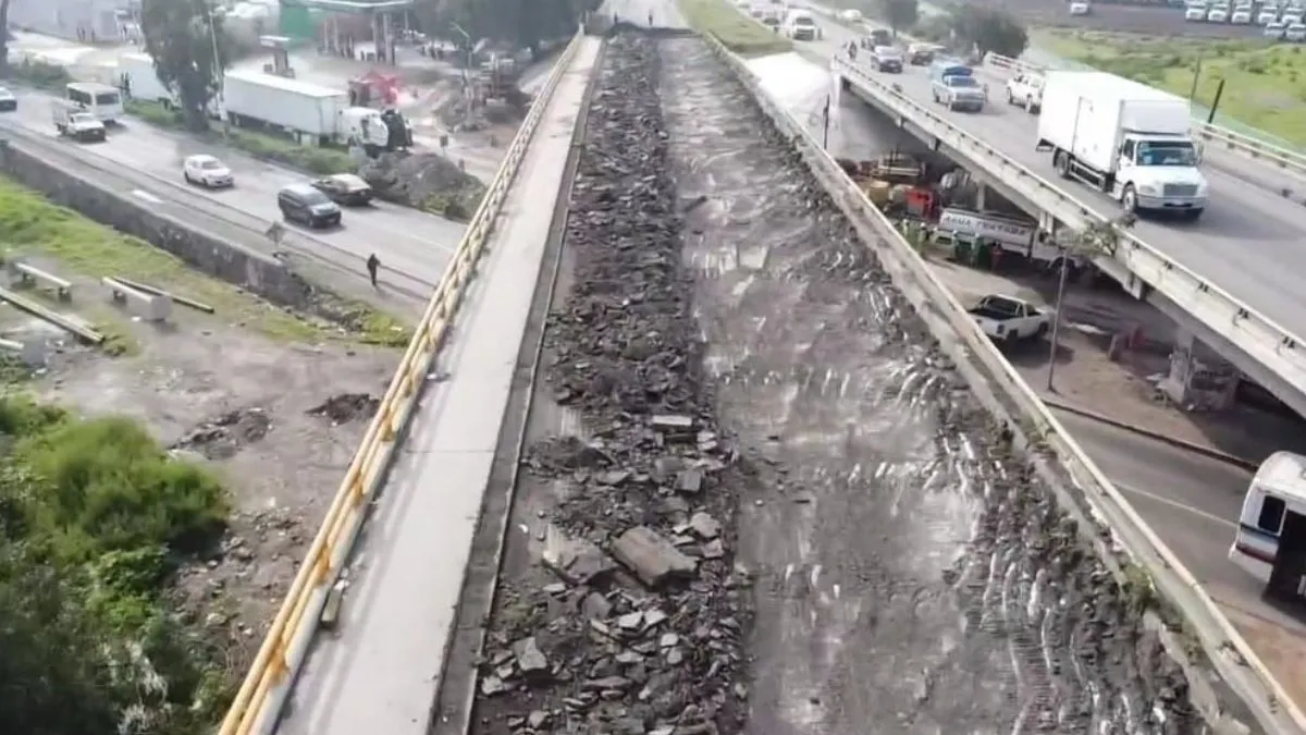 Texcoco-Lechería en cierre parcial por rehabilitación de puente; provoca caos vial