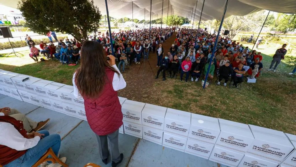 Alcaldesa de Chimalhuacán realiza última entrega anual de “Transformando la alimentación”