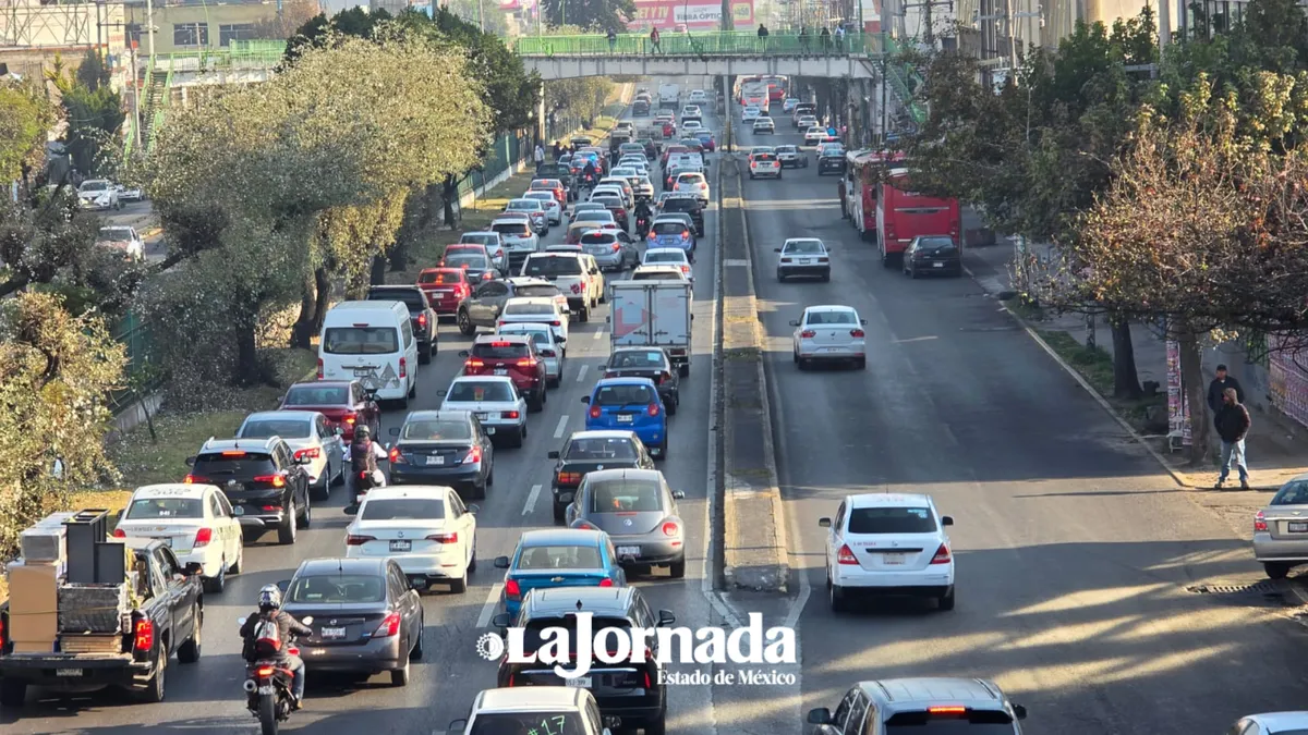 El incidente ha generado una fuerte afectación vial en la zona, con largas filas de vehículos y circulación lenta.