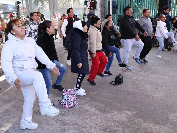 El objetivo central es disminuir factores de riesgo asociados a enfermedades crónico-degenerativas como diabetes, hipertensión e infartos, a través de la pérdida de grasa corporal y el aumento de masa muscular.