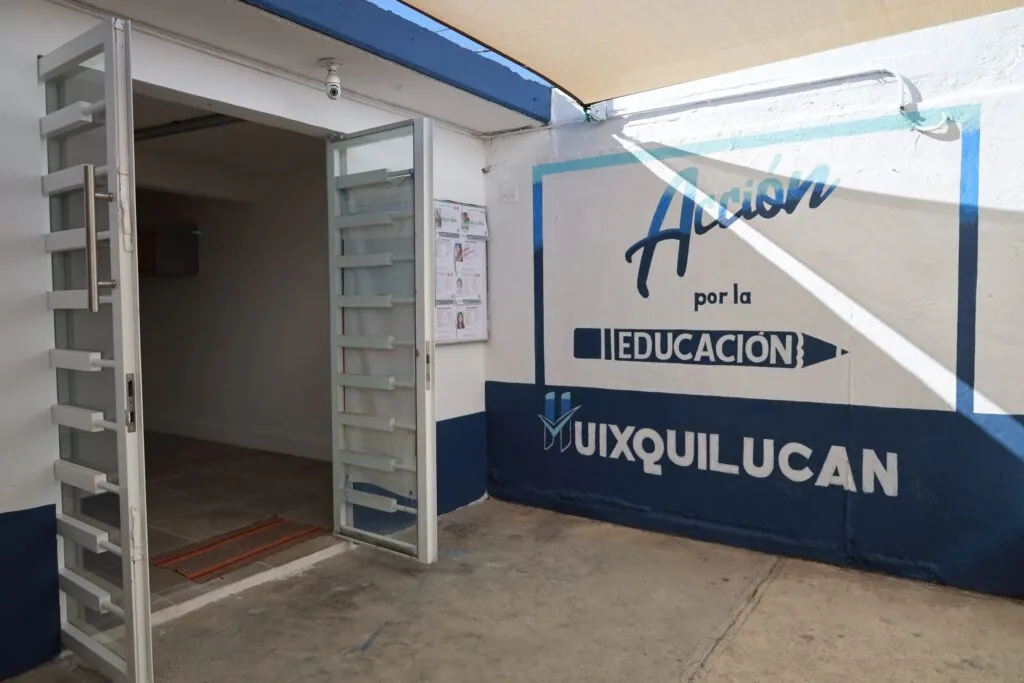 Huixquilucan equipa y rehabilita telesecundaria con “Acción por la Educación”