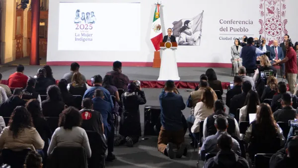 Claudia Sheinbaum pidió respeto a la Constitución al rechazar la retroactividad en la Ley de Amparo.