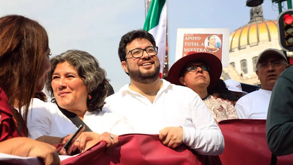 Cerca de 10 mil naucalpenses se unieron a la marcha en el Zócalo de la CDMX