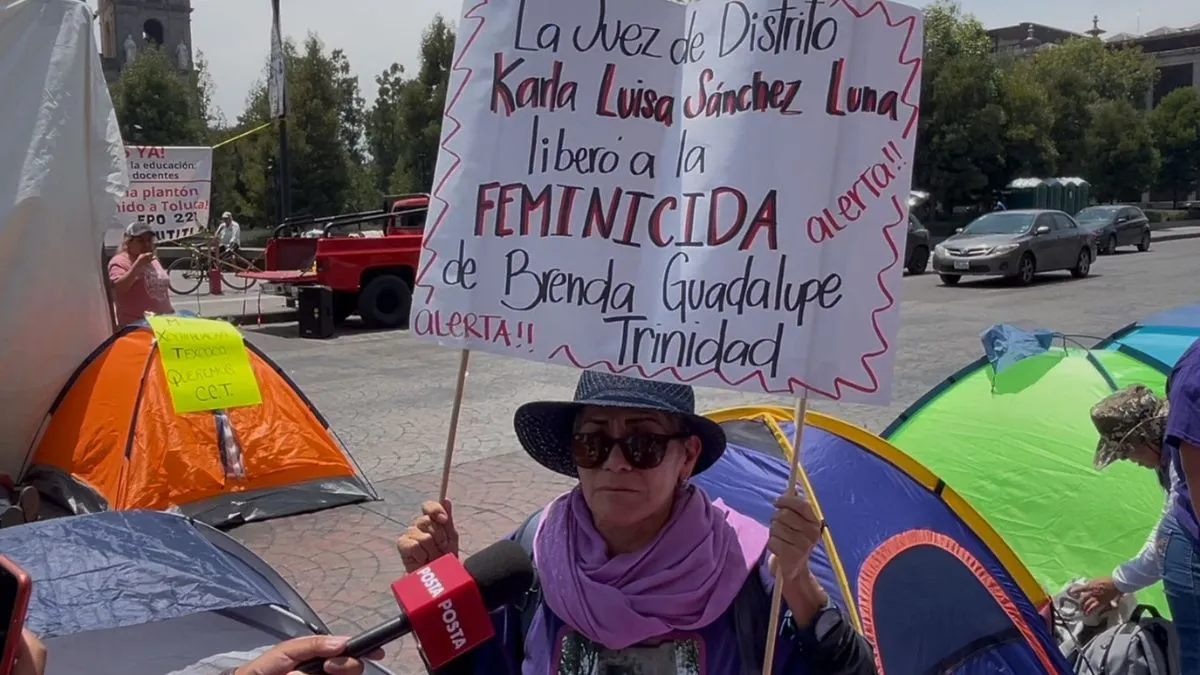 Colectivo instala plantón frente a Palacio de Gobierno