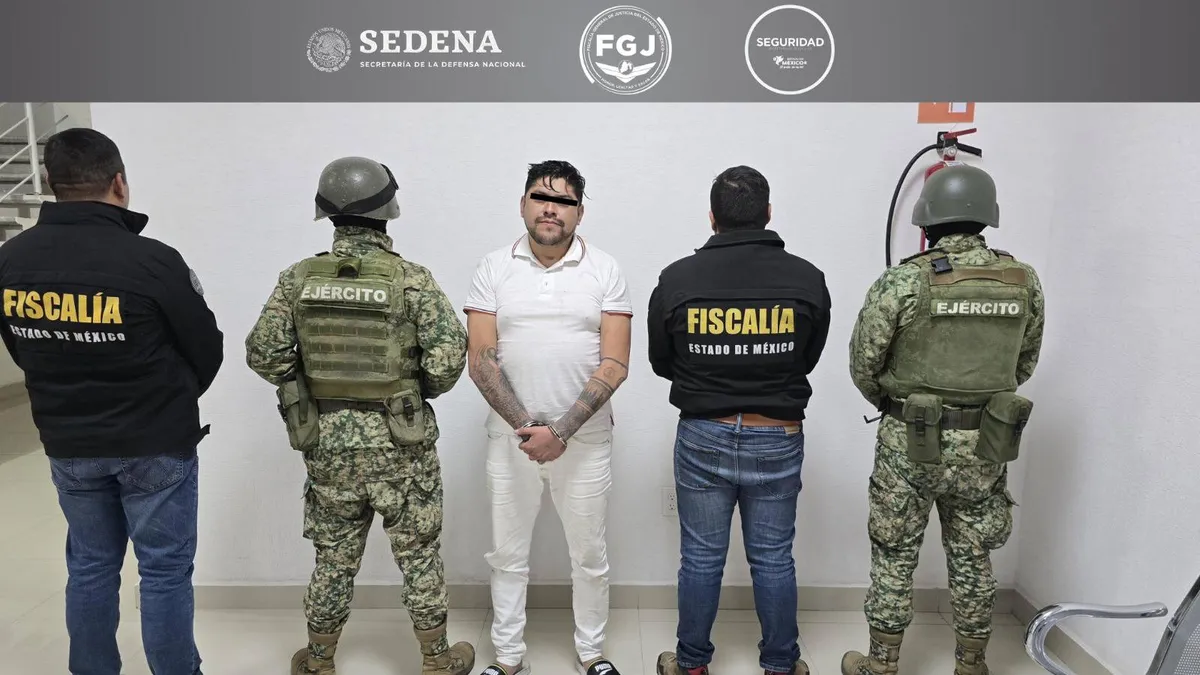 Detenido presunto implicado en la balacera de Galerías Toluca