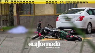 Mujer motociclista fallece tras ser arrollada por vehículo en Toluca