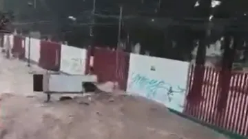 Camioneta es arrastrada por corriente en Tlalnepantla [VIDEO]