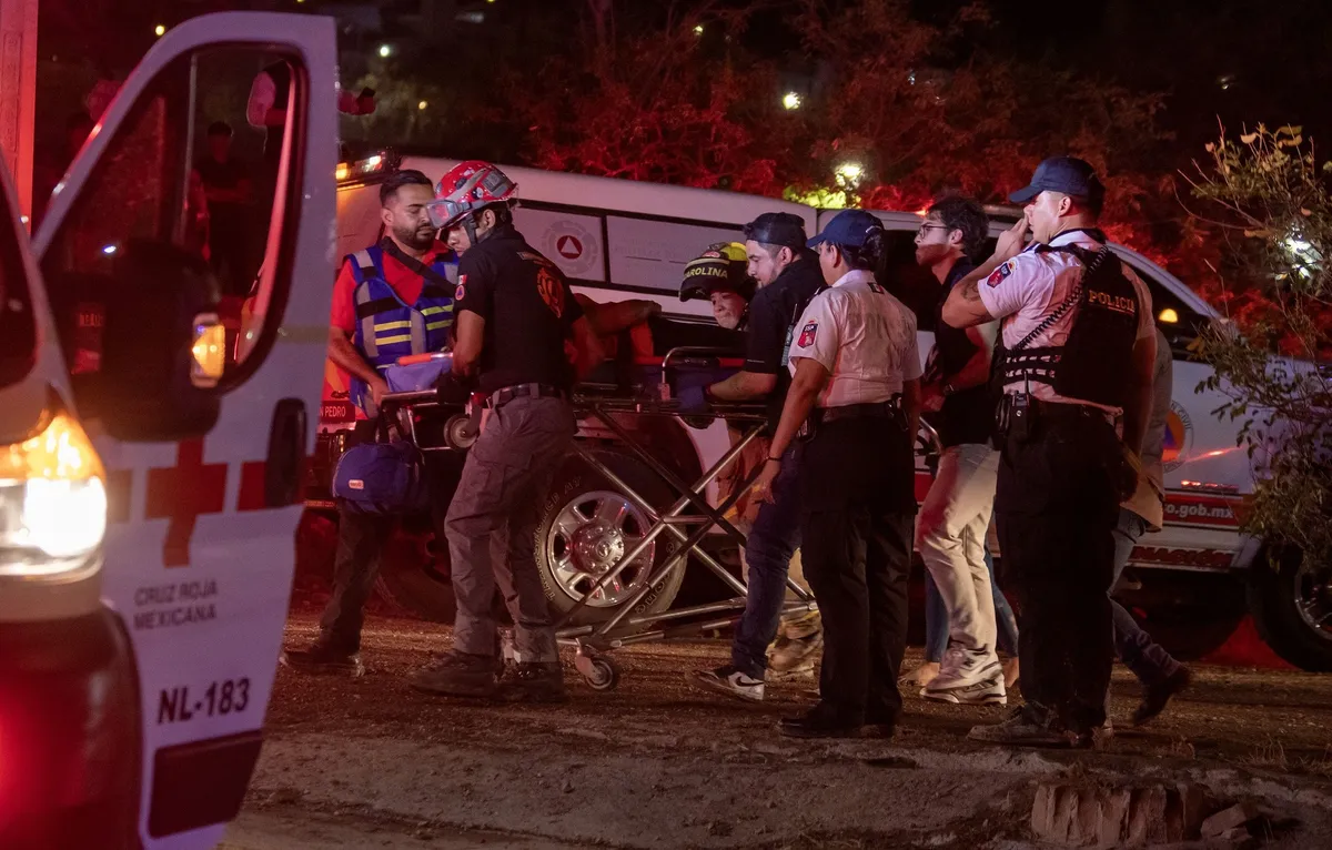 Suman 70 heridos tras caída de templete en evento de Movimiento Ciudadano