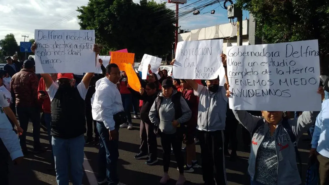 Naucalpan: Vecinos de Praderas de San Mateo exigen resultados de estudios por microsismos