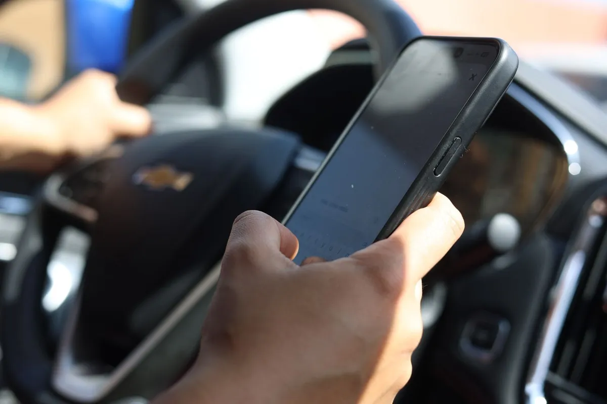 Edomex sancionará a conductores distraídos con el celular o en estado de ebriedad