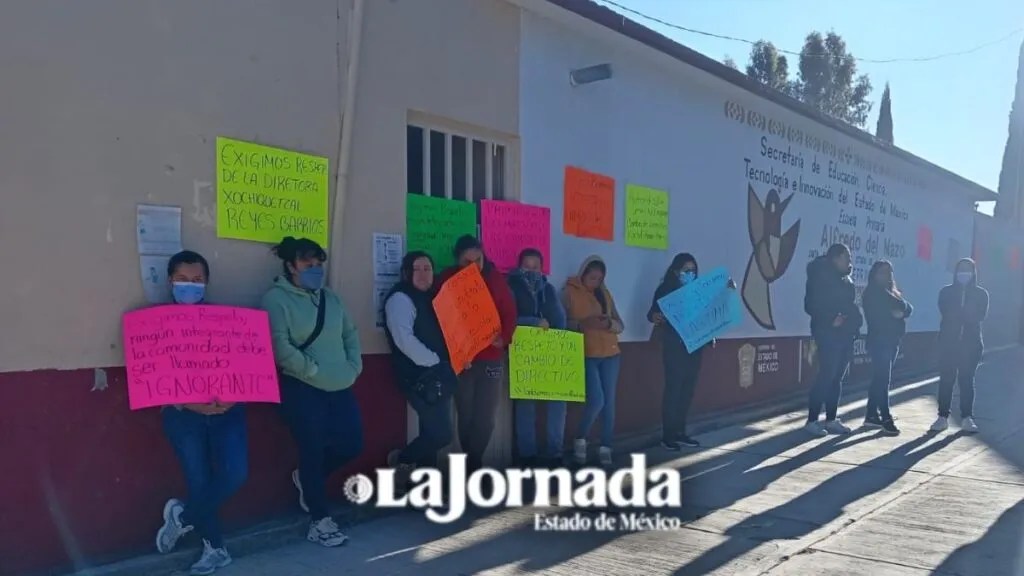 Padres exigen destitución de directora escolar en Otumba