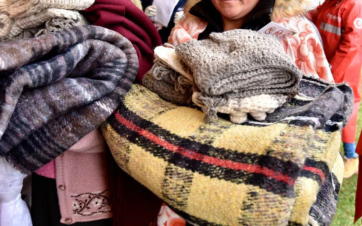 Metepec: ciudadanos se organizan para donar ropa de abrigo a población vulnerable