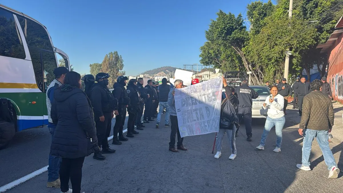 Policía impide bloqueo contra nuevas viviendas en la México-Pachuca
