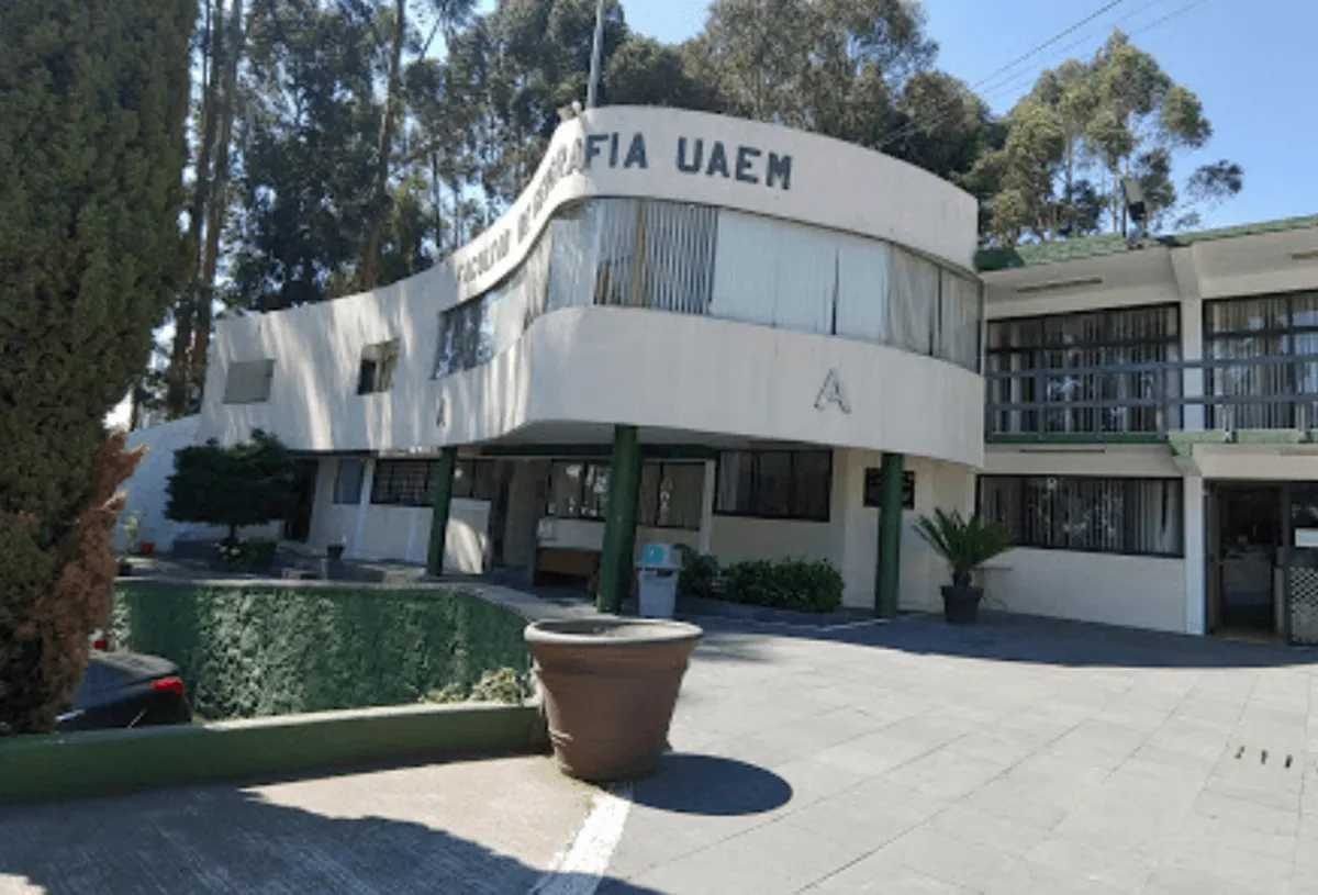 Se suman tres escuelas a paro universitario