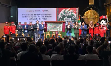 Leyendas del Futbol mexicano integran serie de billetes conmemorativos presentados por Lotería Nacional