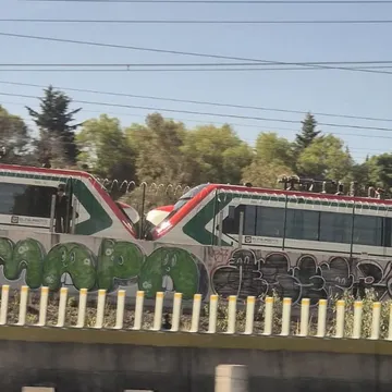 Servicio del Tren Interurbano México-Toluca presenta retrasos