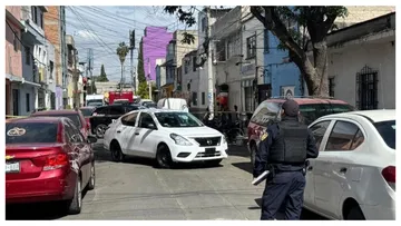 Nuevo operativo en departamento de feminicida serial de Iztacalco; buscan restos óseos en drenaje