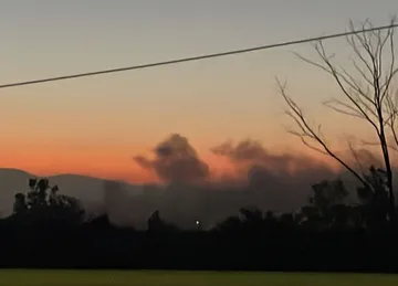 Reportes ciudadanos indican que fue alrededor de las 5:00 de la mañana cuando comenzaron a visualizarse grandes llamas en la zona.
