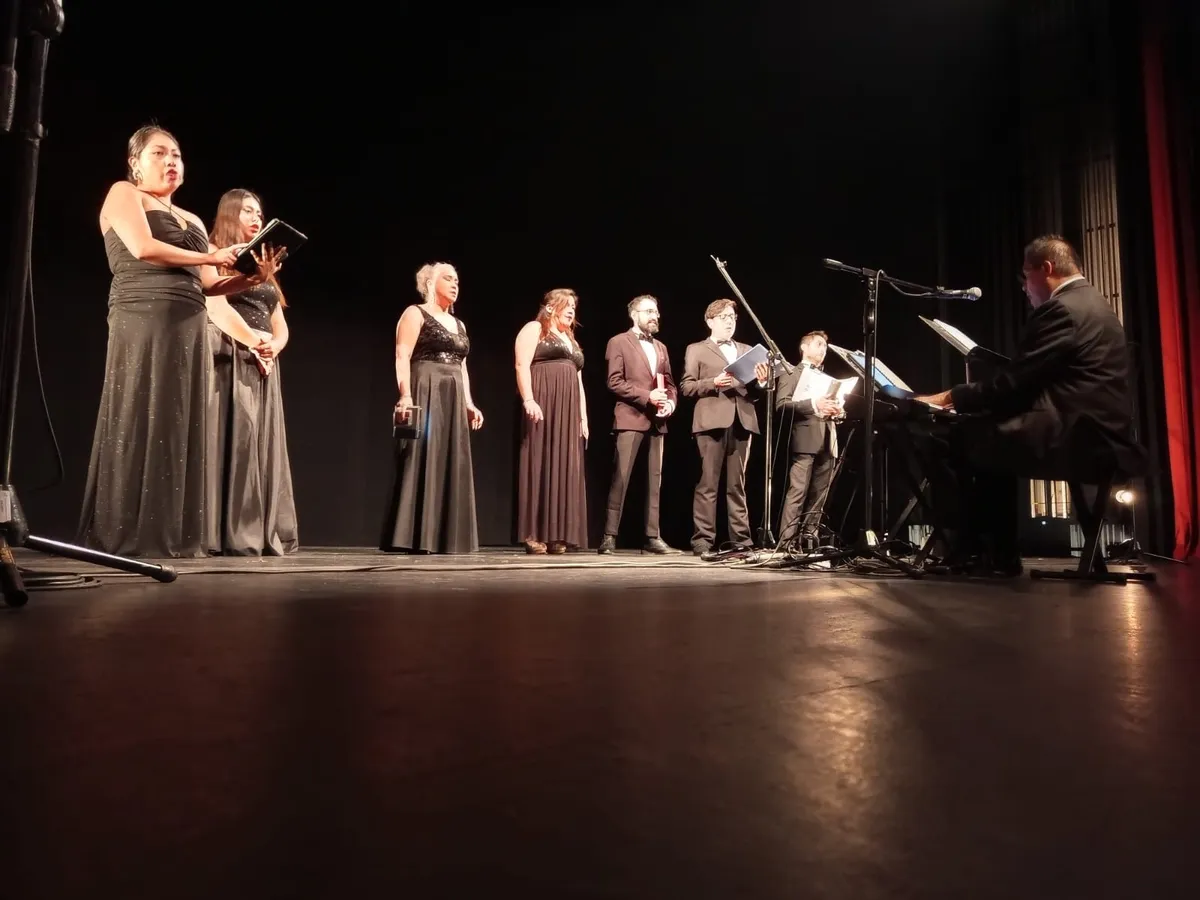 Ofrecen concierto navideño con el ensamble vocal Kuikani en Texcoco