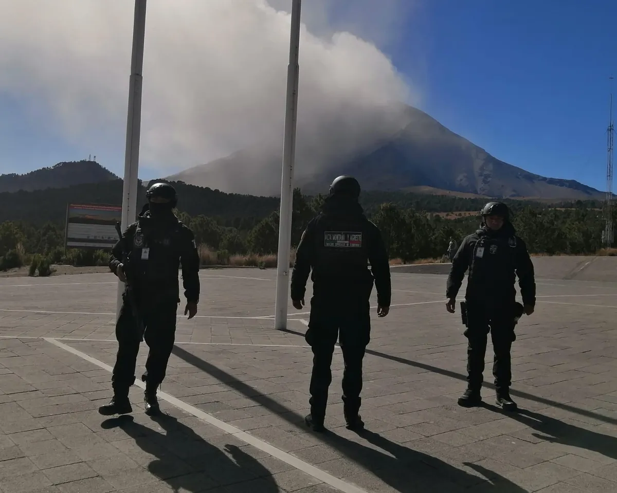 Policía de Alta Montaña monitorea actividad volcánica del Iztaccíhuatl-Popocatépetl