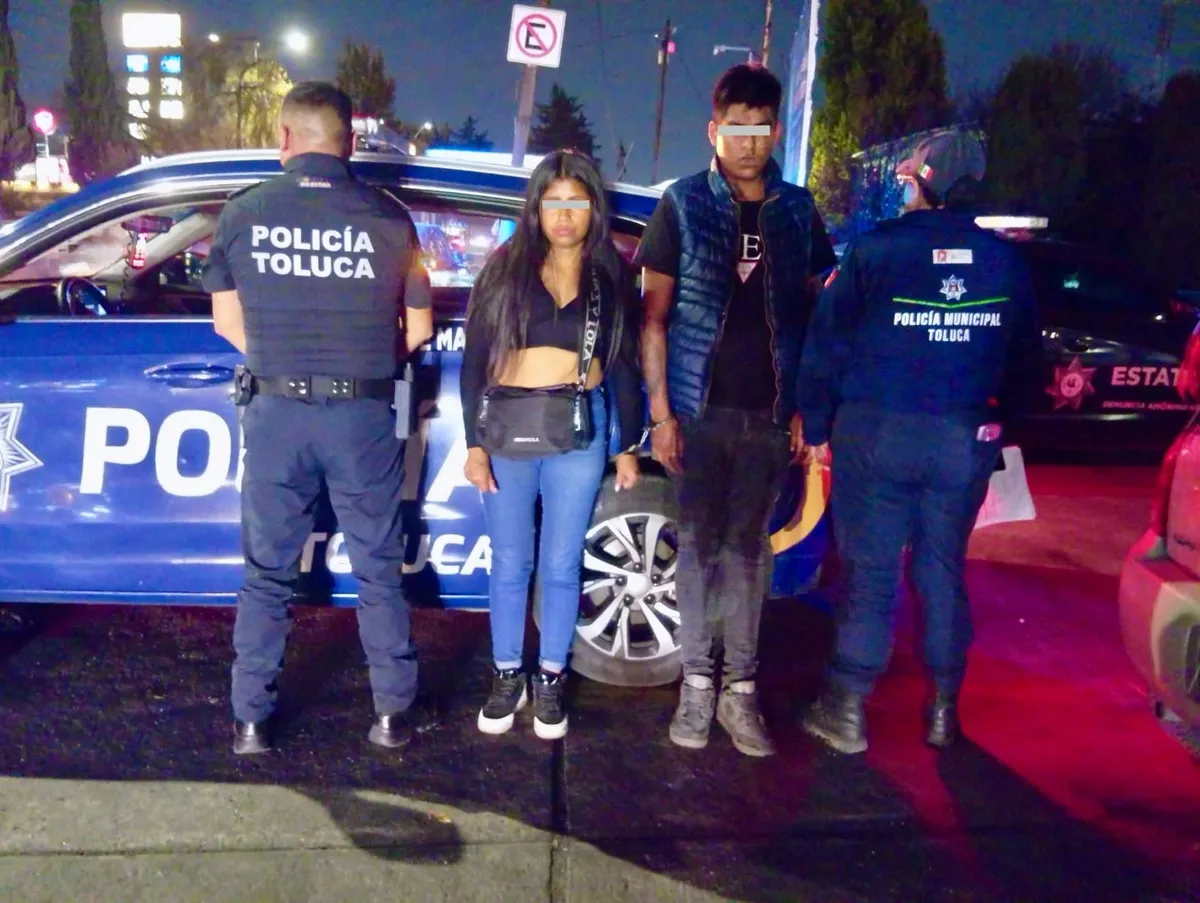 Detienen a presunto extorsionador y a dos jóvenes por robo en Toluca