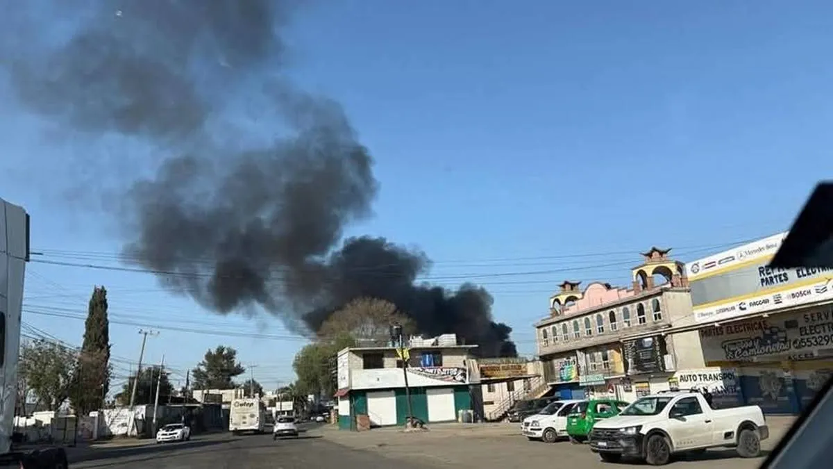 Bomberos de dos municipios combaten incendio en Teoloyucan