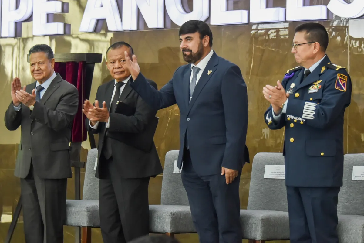 Develan placa en el AIFA por el Galardón Prix Versailles