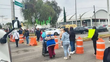 Bloqueo en el camino al AIFA por falta de luz en escuela de Tecámac