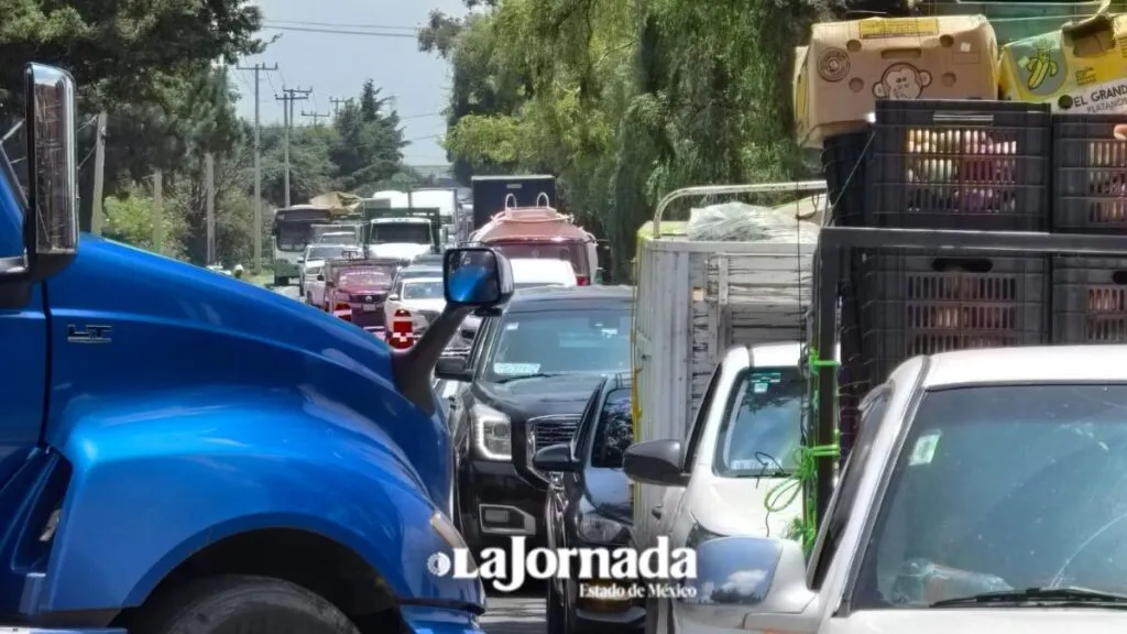 Accidente en la Toluca-Tenango provoca caos vial, responsables se dan a la fuga
