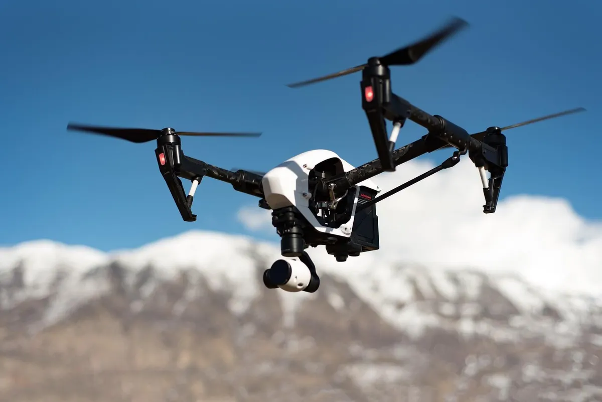 Establece penas severas para el uso de drones con fines delictivos.