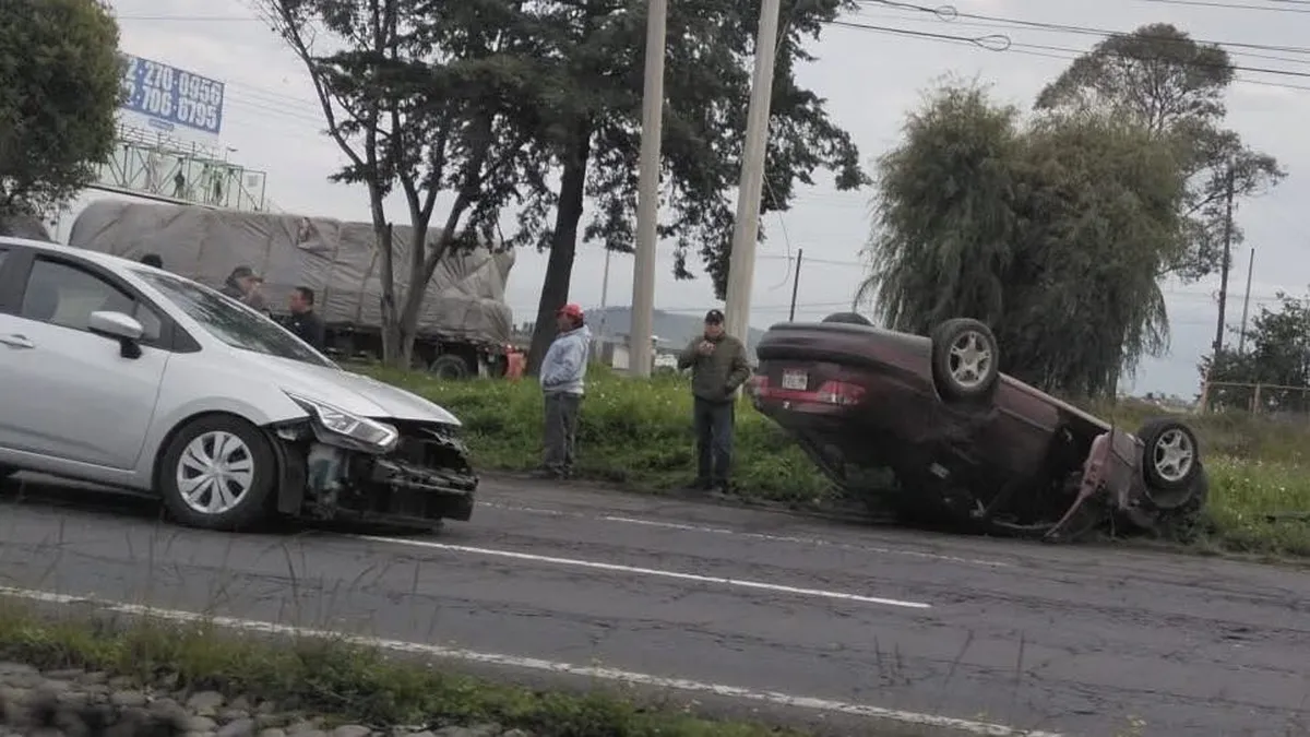 Se registra volcadura en la Toluca-Palmillas, hay mucho tráfico en la zona
