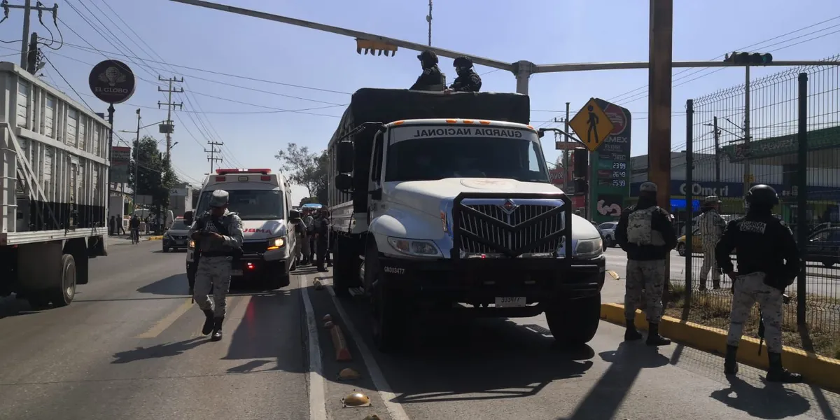 Paramédicos acudieron al sitio para brindar atención; al revisar al conductor de la motocicleta confirmaron que ya no presentaba signos vitales.