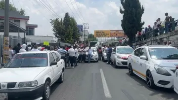 Transportistas exigen destitución del director y bloquean Tollocan