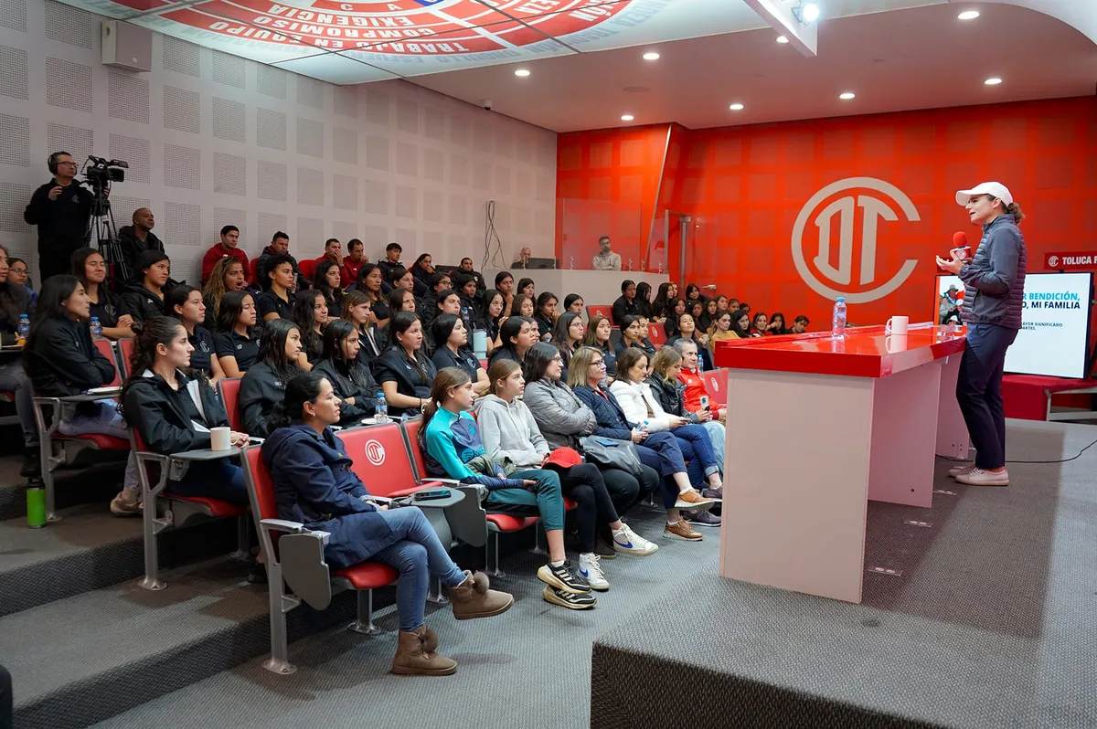 Lorena Ochoa motiva a Diablas del Toluca a perseguir sus sueños