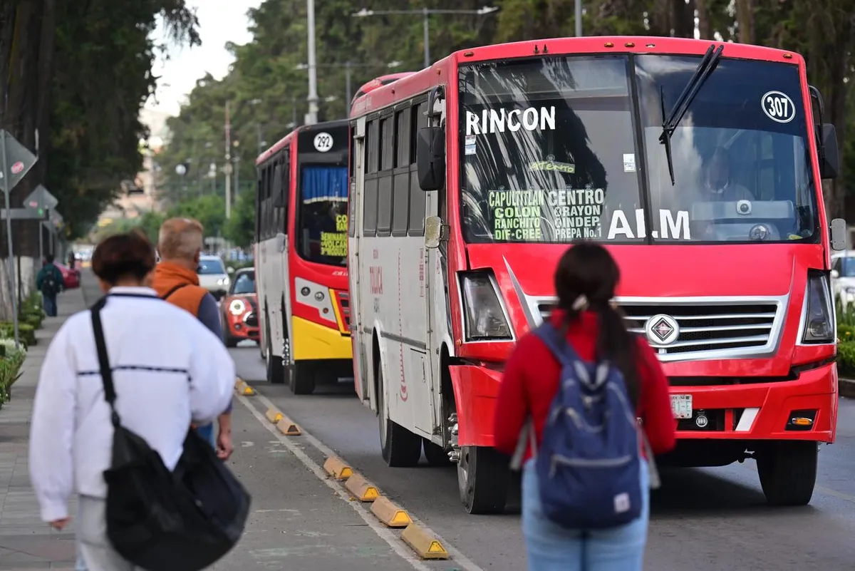 Operadores del transporte público deberán cumplir con capacitaciones y certificaciones obligatorias en Edomex