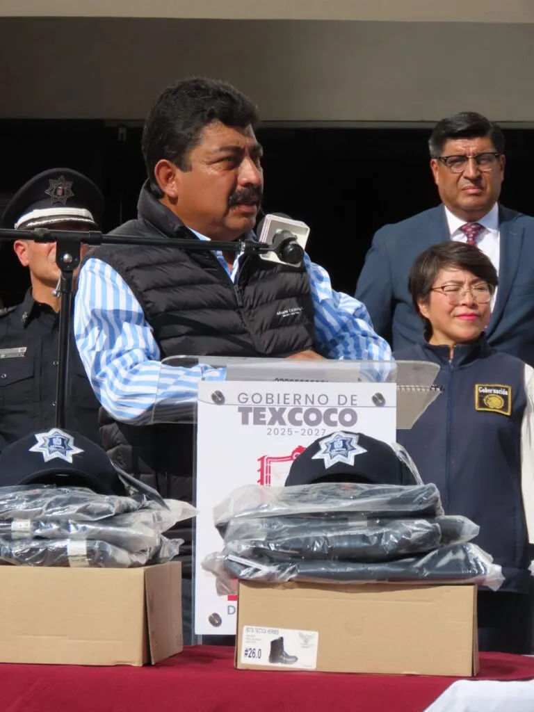 Gobierno de Texcoco entregó uniformes a 420 elementos de seguridad pública y movilidad