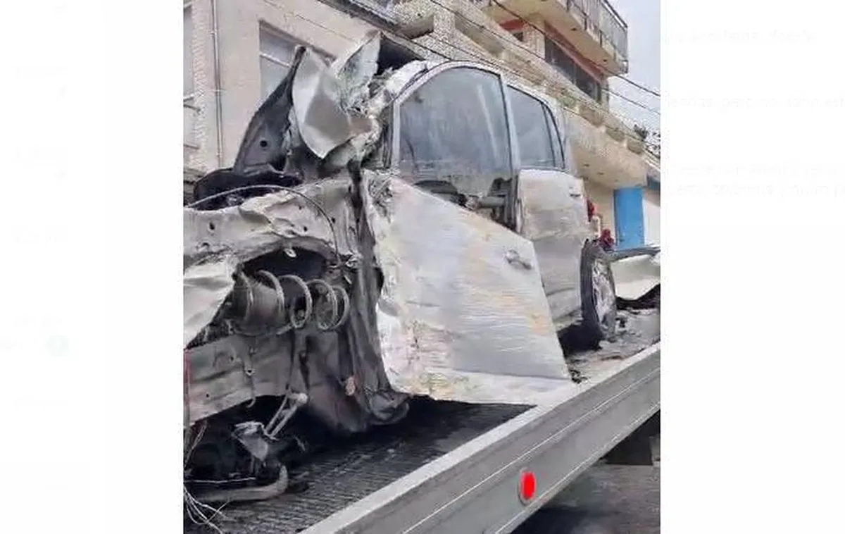 Naucalpan: pipa concesionada de OAPAS en se impactó contra tres casas afectando bardas, árboles y dos autos