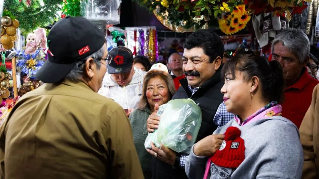 Se inaugura el comercio navideño en la Plaza de las Tradiciones de Texcoco