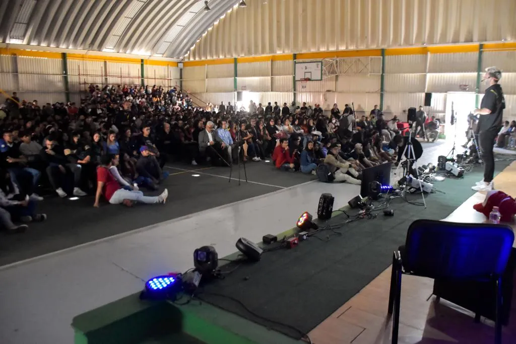Gobierno estatal y municipal concientizan a los jóvenes tlalnepantlenses sobre los riesgos de consumir alcohol