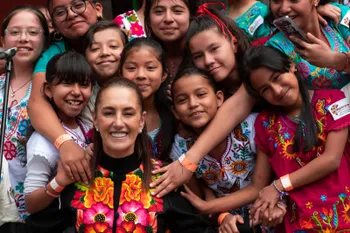La presidenta Claudia Sheinbaum presentó el primer concurso nacional de coros escolares para impulsar el arte en las escuelas públicas.