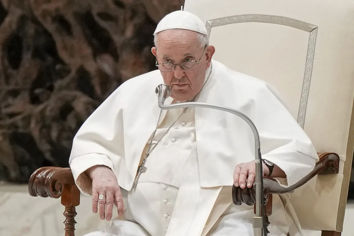 Papa Francisco sigue en “estado crítico” de salud: Vaticano